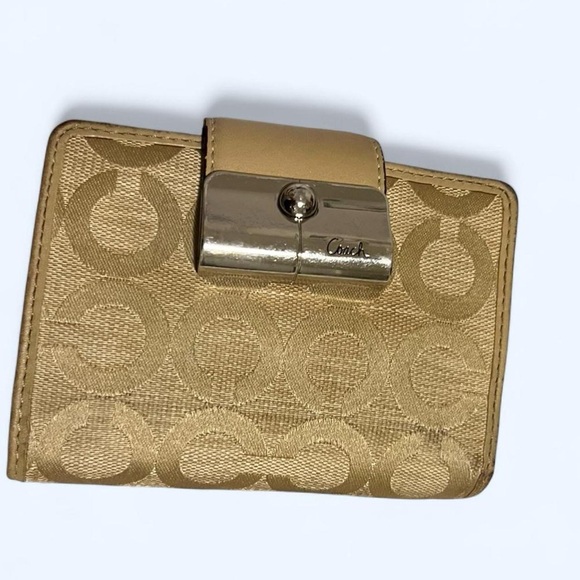 Coach - Picture 5 of 15